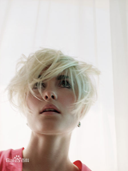 拉妲·米歇尔(Radha Mitchell)拉妲·米契尔精彩图册