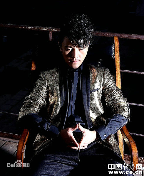 《吴紫彤》封面图片