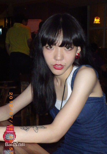 吴莫愁(MoMo Wu)生活照前后照片