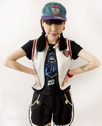 吴莫愁(MoMo Wu)生活照前后照片