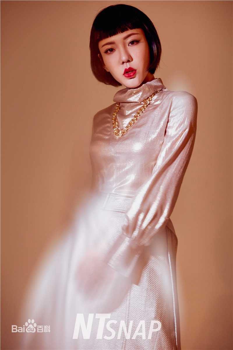 精选吴莫愁(MoMo Wu)在《NTsnap》时尚大片中的图册