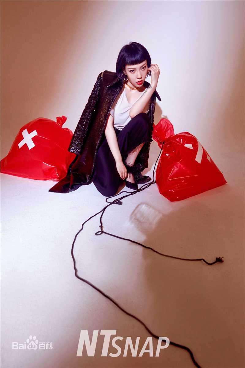 精选吴莫愁(MoMo Wu)在《NTsnap》时尚大片中的图册