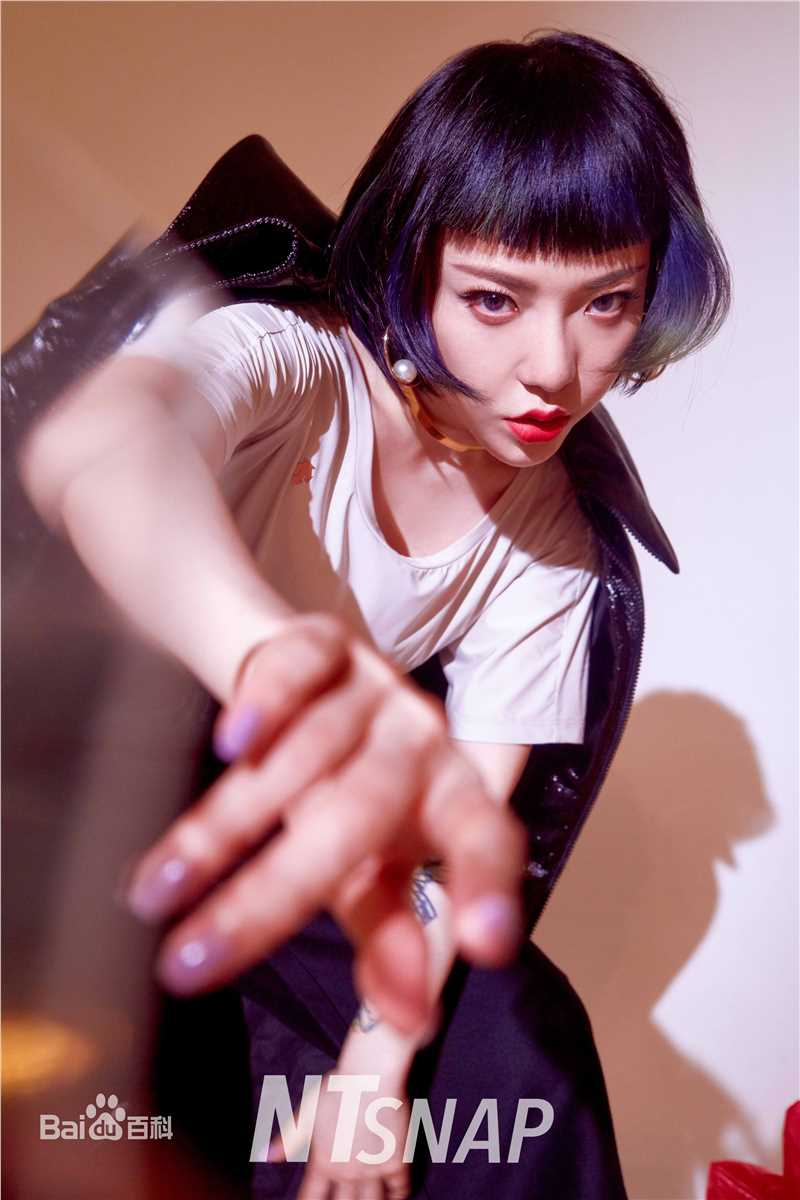 精选吴莫愁(MoMo Wu)在《NTsnap》时尚大片中的图册