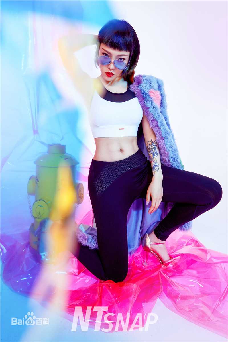 精选吴莫愁(MoMo Wu)在《NTsnap》时尚大片中的图册