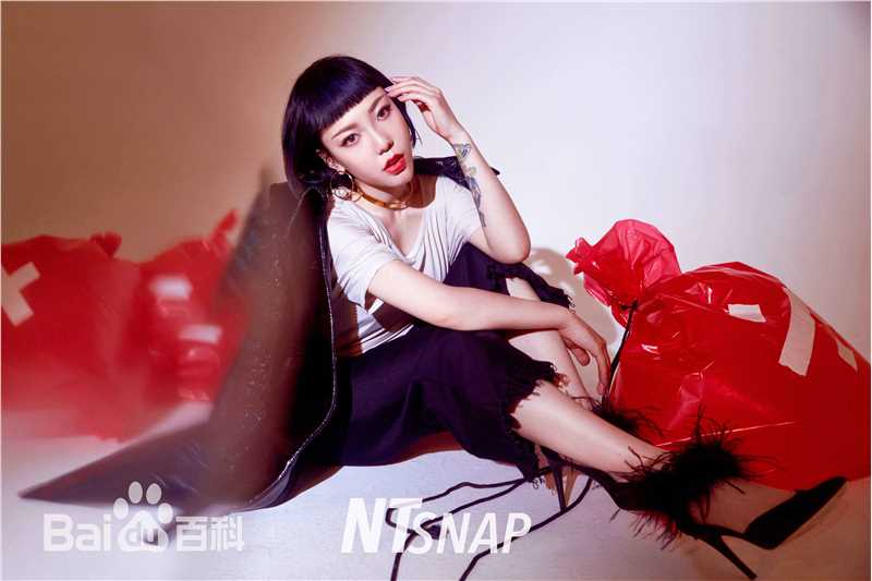 精选吴莫愁(MoMo Wu)在《NTsnap》时尚大片中的图册