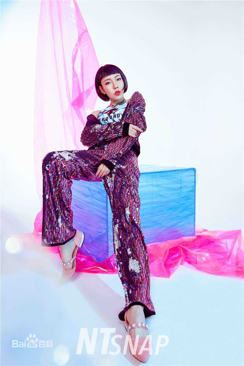 精选吴莫愁(MoMo Wu)在《NTsnap》时尚大片中的图册