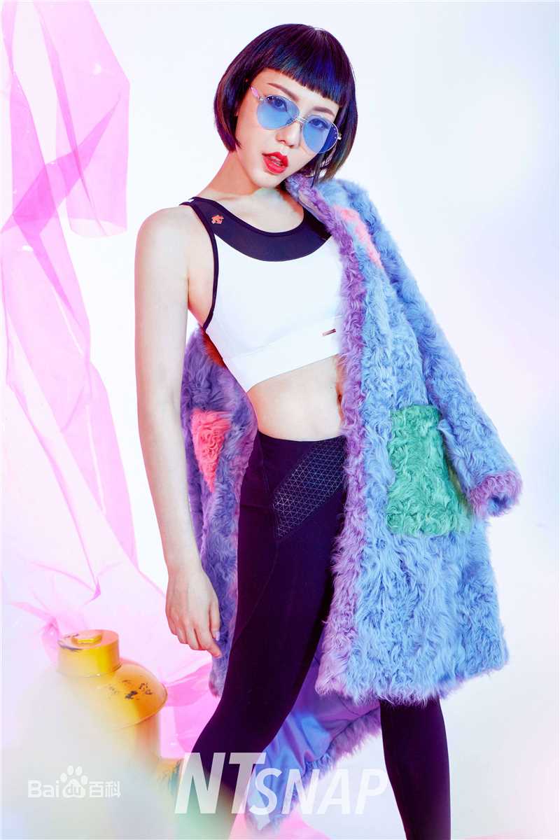 精选吴莫愁(MoMo Wu)在《NTsnap》时尚大片中的图册