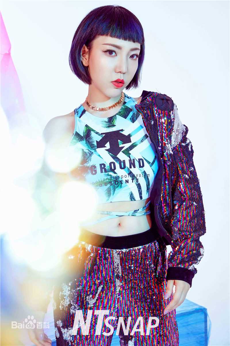 精选吴莫愁(MoMo Wu)在《NTsnap》时尚大片中的图册