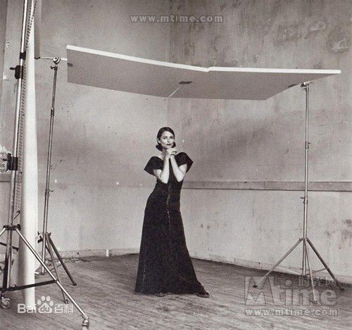 夏洛特·兰普林(Charlotte Rampling)前后照片