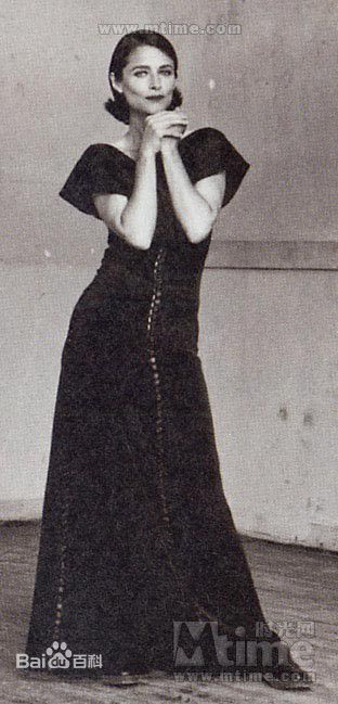 夏洛特·兰普林(Charlotte Rampling)前后照片