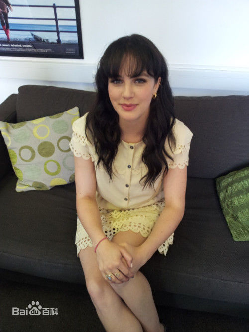 杰西卡·布朗·芬德利(Jessica Brown Findlay)杰西卡·布朗-芬德利 活动照前后照片