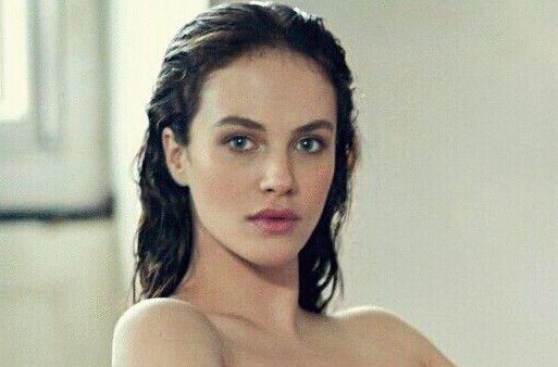 杰西卡·布朗·芬德利(Jessica Brown Findlay)前后照片