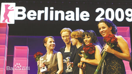 蒂尔达·斯文顿(Tilda Swinton)获奖领奖照片集生活照相册