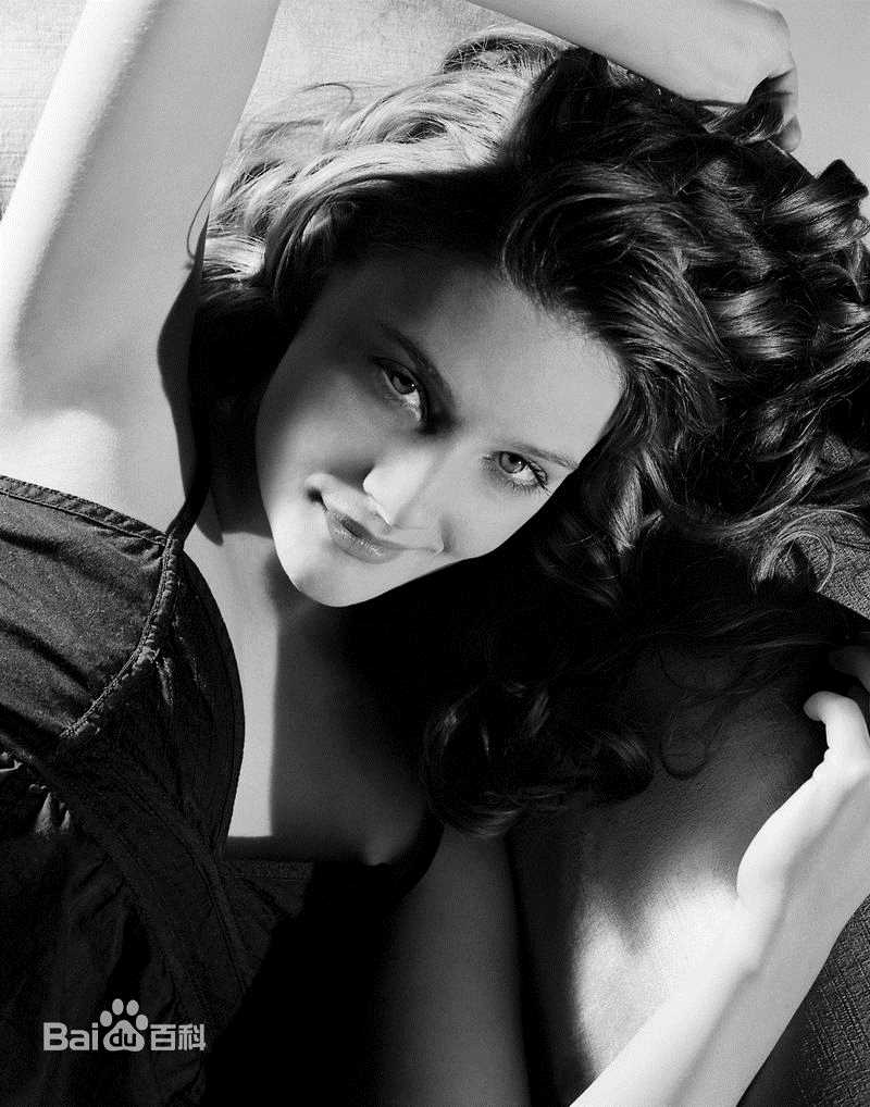 最全萝玛拉·嘉瑞(Romola Garai)精彩图册