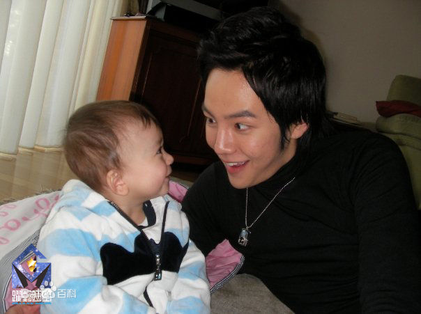 文梅森(Mason Moon Moorhouse)mason和张根硕生活照