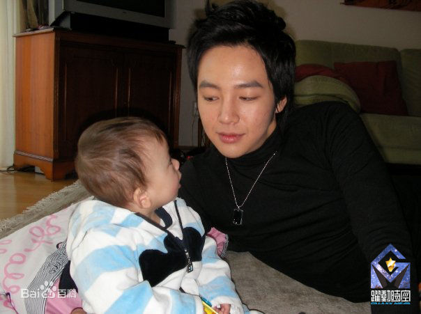 文梅森(Mason Moon Moorhouse)mason和张根硕生活照