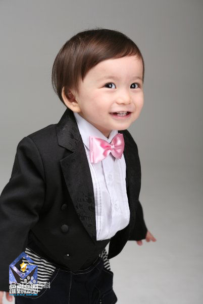 文梅森(Mason Moon Moorhouse)爆红网络的幼年萌照图册