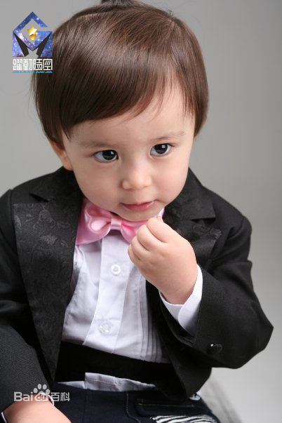 文梅森(Mason Moon Moorhouse)爆红网络的幼年萌照图册