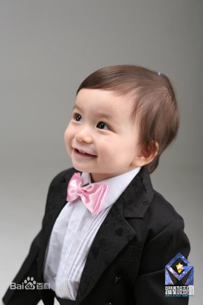 文梅森(Mason Moon Moorhouse)爆红网络的幼年萌照图册