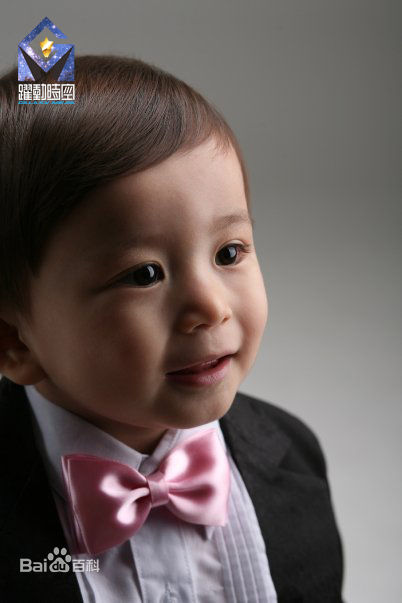 文梅森(Mason Moon Moorhouse)爆红网络的幼年萌照图册