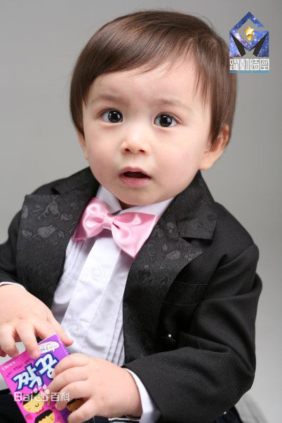 文梅森(Mason Moon Moorhouse)爆红网络的幼年萌照图册