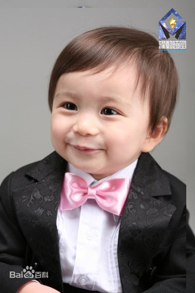 文梅森(Mason Moon Moorhouse)爆红网络的幼年萌照图册