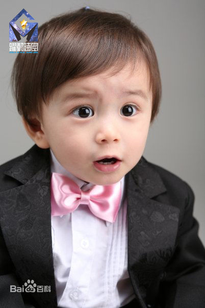 文梅森(Mason Moon Moorhouse)爆红网络的幼年萌照图册