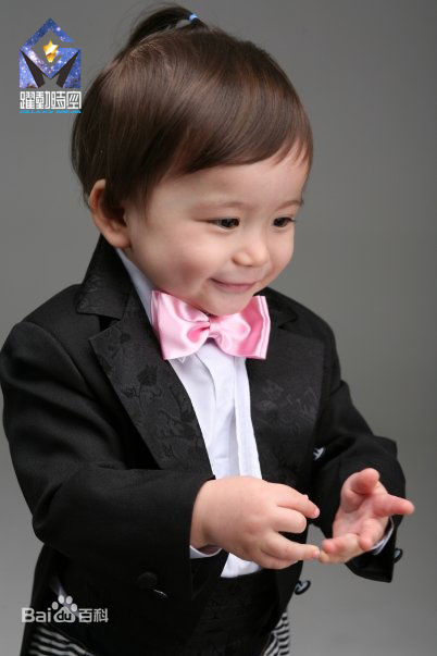 文梅森(Mason Moon Moorhouse)爆红网络的幼年萌照图册