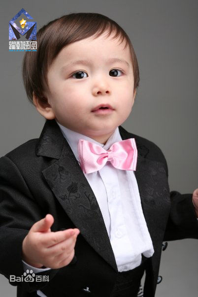 文梅森(Mason Moon Moorhouse)爆红网络的幼年萌照图册