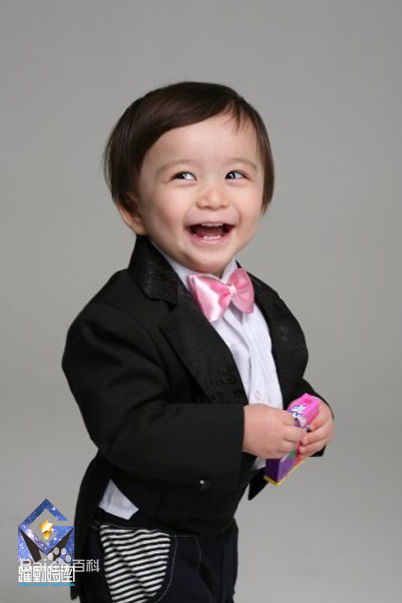 文梅森(Mason Moon Moorhouse)爆红网络的幼年萌照图册