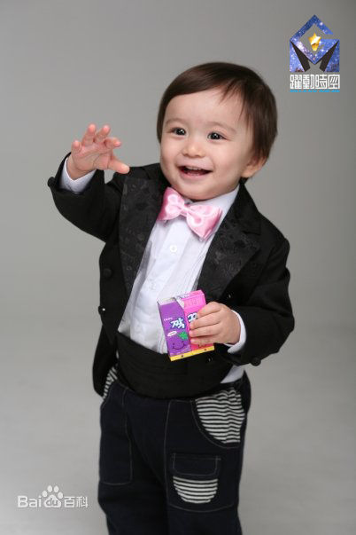 文梅森(Mason Moon Moorhouse)爆红网络的幼年萌照图册