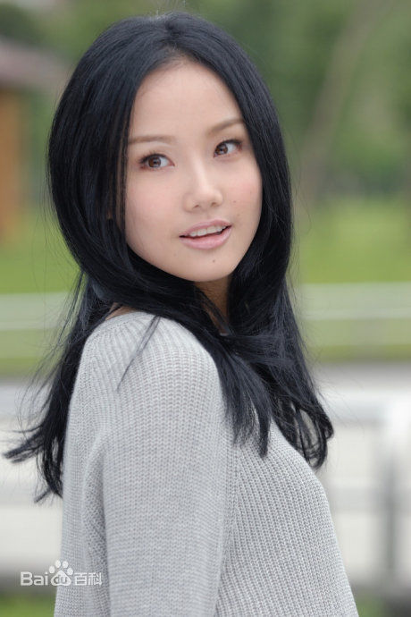 黄龄(Isabelle)在《特别》宣传集中的