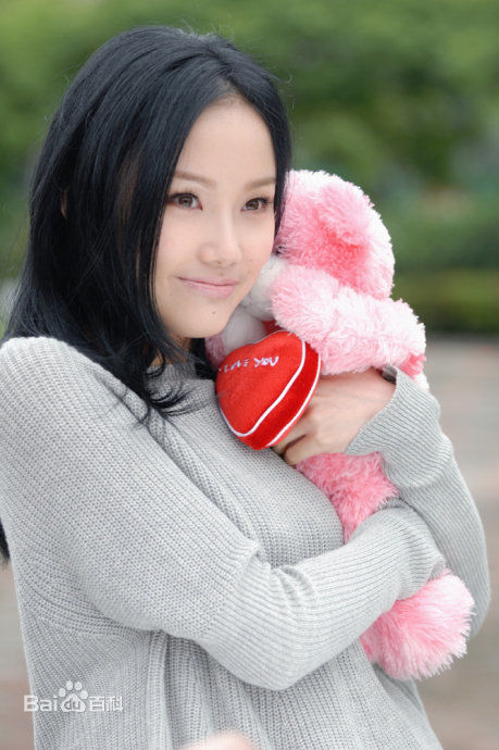 黄龄(Isabelle)在《特别》宣传集中的