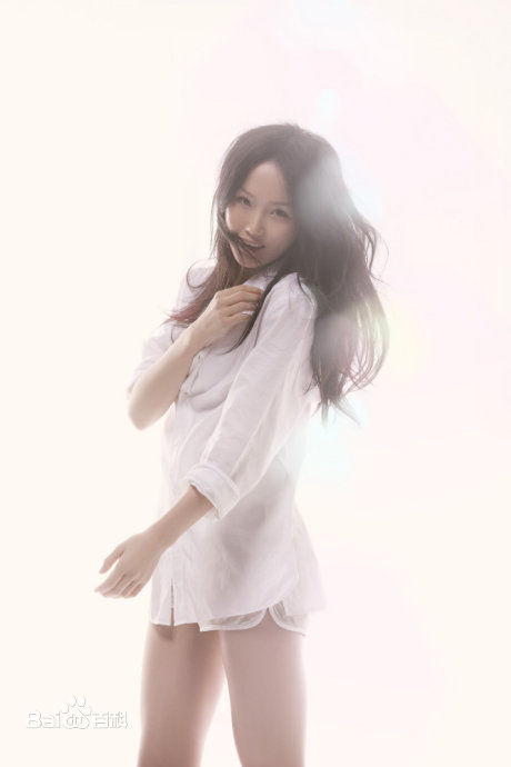 黄龄(Isabelle)在《特别》宣传集中的