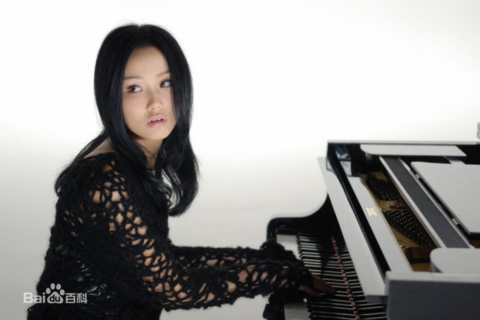 黄龄(Isabelle)在《特别》宣传集中的