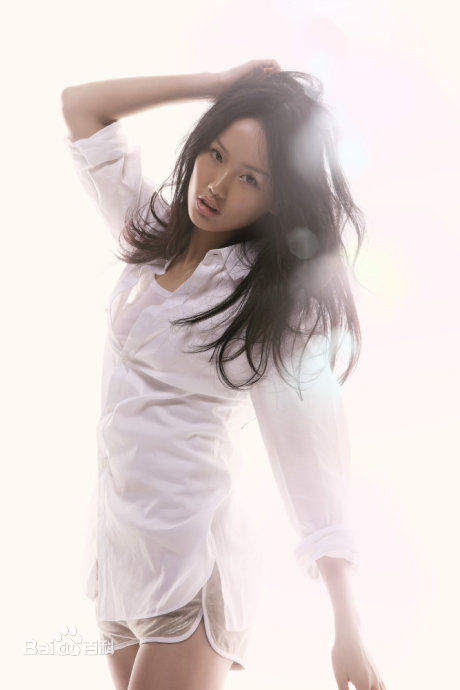 黄龄(Isabelle)在《特别》宣传集中的