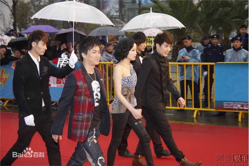 黄龄(Isabelle)2011年3月19日参加东方音乐风云榜颁奖礼图片图集