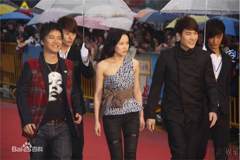 黄龄(Isabelle)2011年3月19日参加东方音乐风云榜颁奖礼图片图集