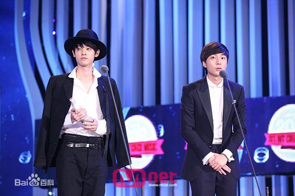 金相佑(Roy Kim，Kim Sang Woo（英）； （韩）)颁奖礼前后照片