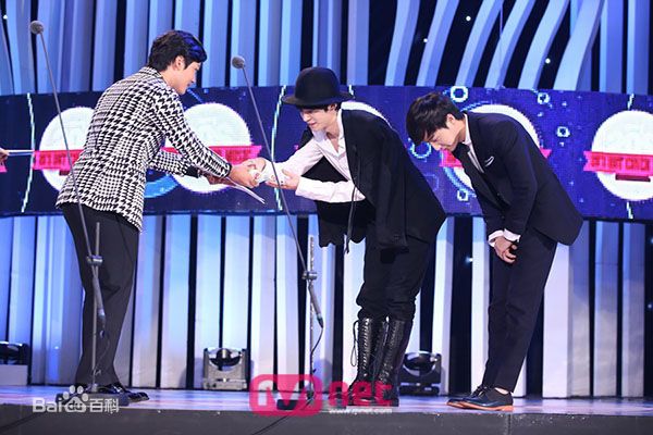 金相佑(Roy Kim，Kim Sang Woo（英）； （韩）)颁奖礼前后照片