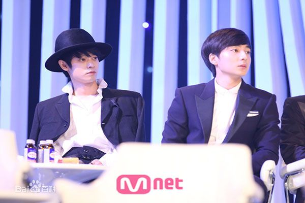 金相佑(Roy Kim，Kim Sang Woo（英）； （韩）)颁奖礼前后照片