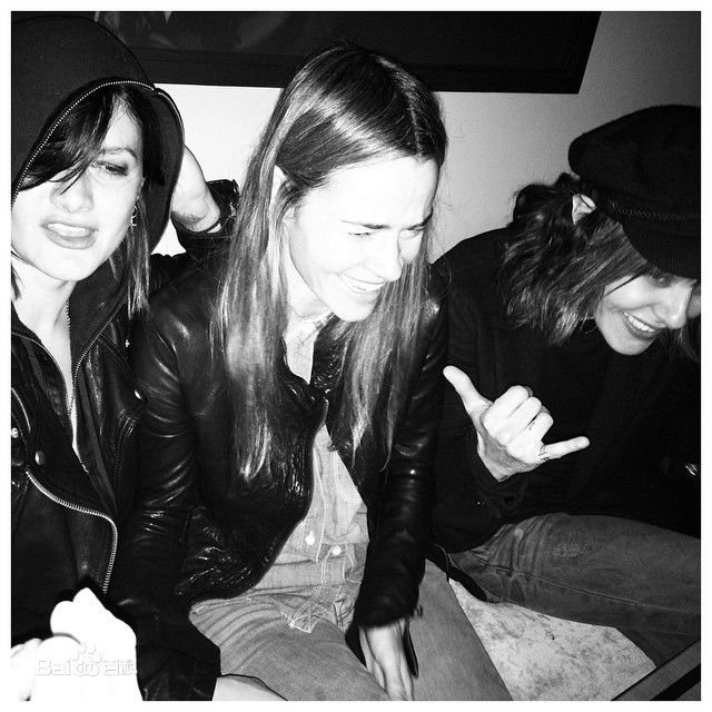 凯瑟琳·莫宁(Katherine Sian Moennig)kate的生活照（朋友、狗狗、爱好）图片图集