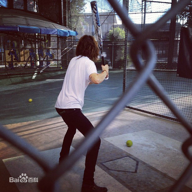 凯瑟琳·莫宁(Katherine Sian Moennig)kate的生活照（朋友、狗狗、爱好）图片图集