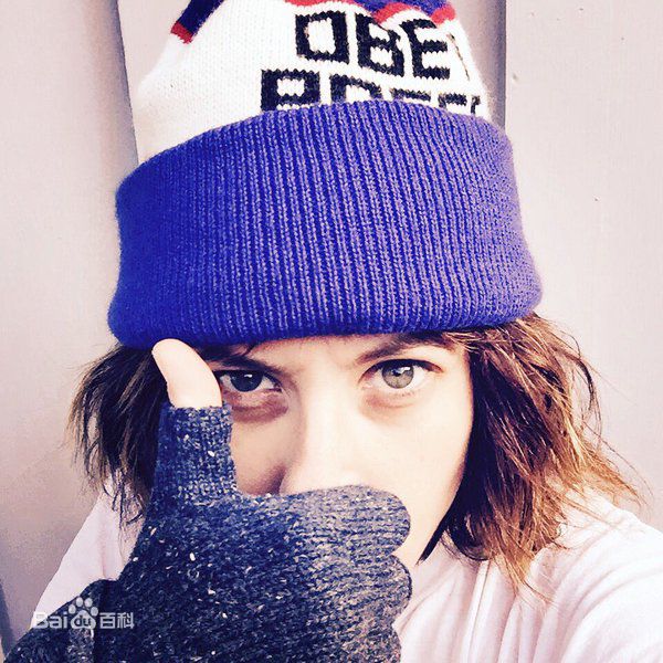 凯瑟琳·莫宁(Katherine Sian Moennig)kate的生活照（朋友、狗狗、爱好）图片图集