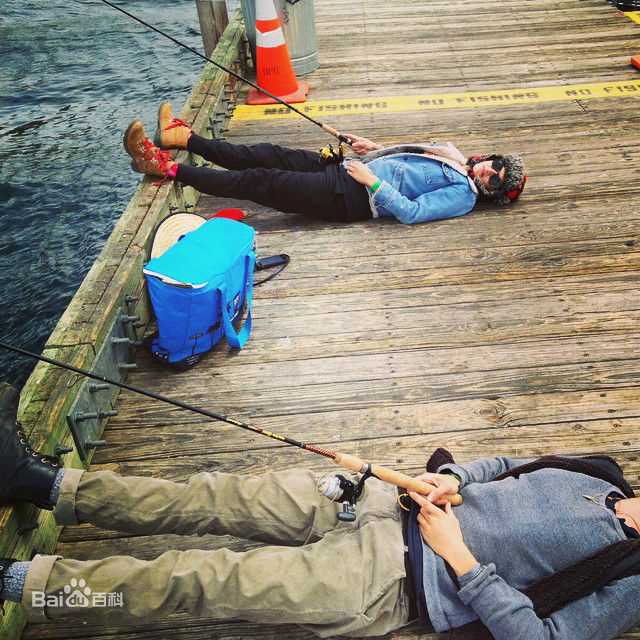 凯瑟琳·莫宁(Katherine Sian Moennig)kate的生活照（朋友、狗狗、爱好）图片图集