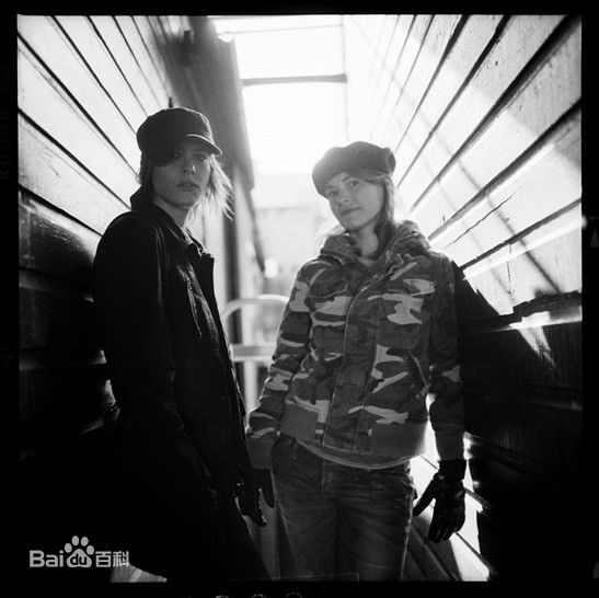 凯瑟琳·莫宁(Katherine Sian Moennig)kate的生活照（朋友、狗狗、爱好）图片图集