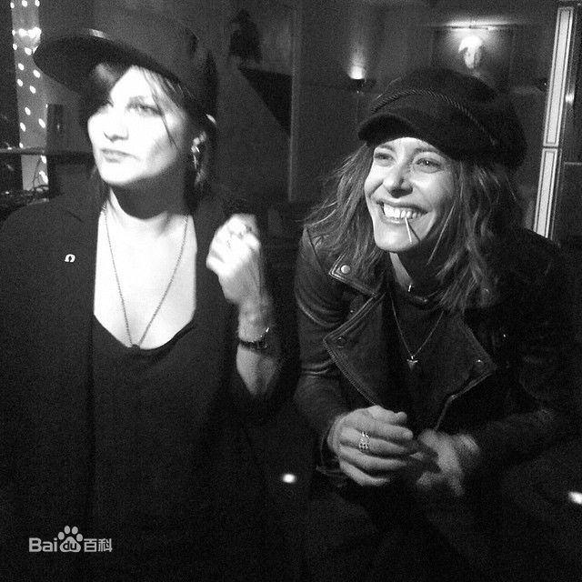 凯瑟琳·莫宁(Katherine Sian Moennig)kate的生活照（朋友、狗狗、爱好）图片图集