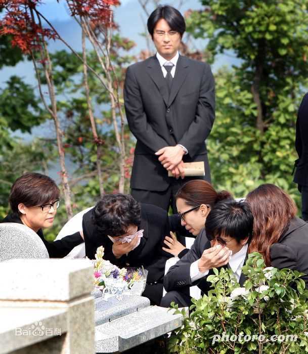 崔真实()生活照壁纸壁纸