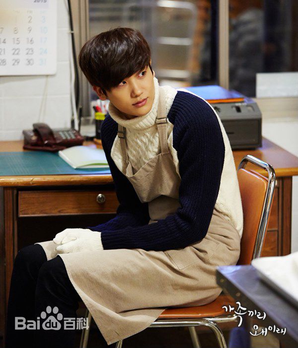 朴炯植(，Park Hyung Sik)在《家族之间何必这样》（2014）中的