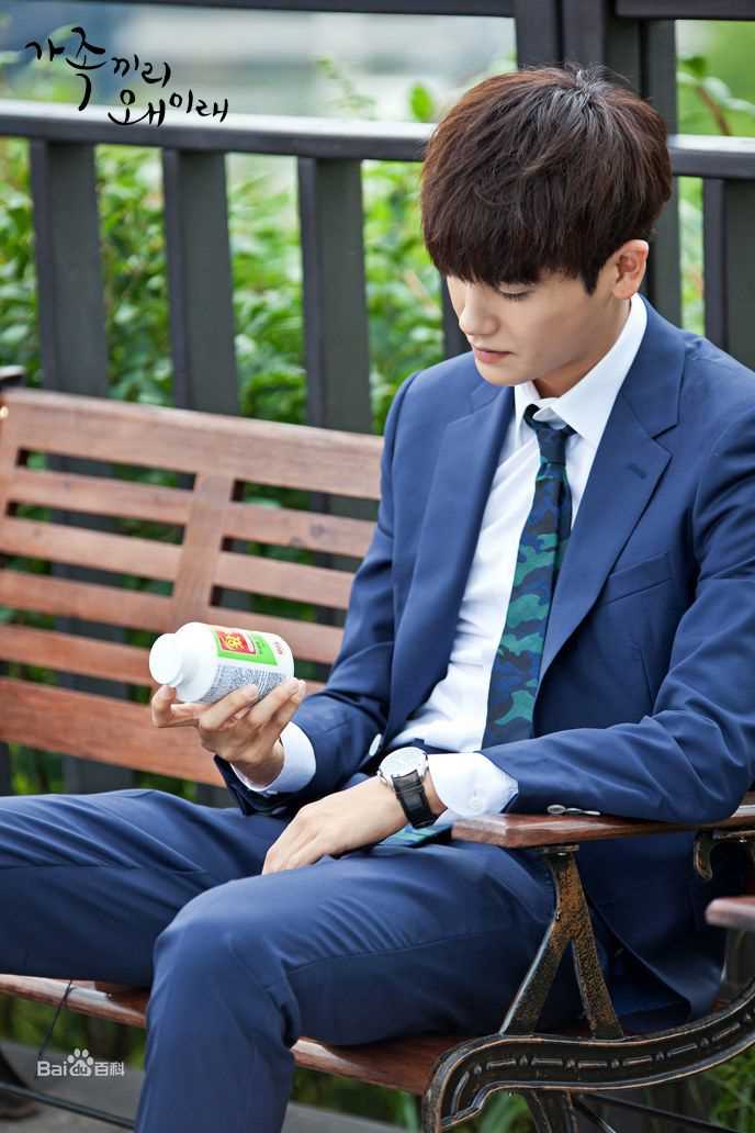 朴炯植(，Park Hyung Sik)在《家族之间何必这样》（2014）中的